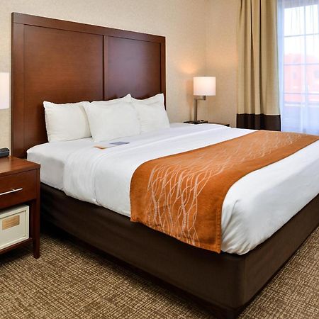 Comfort Inn & Suites Madison North Deforest Экстерьер фото