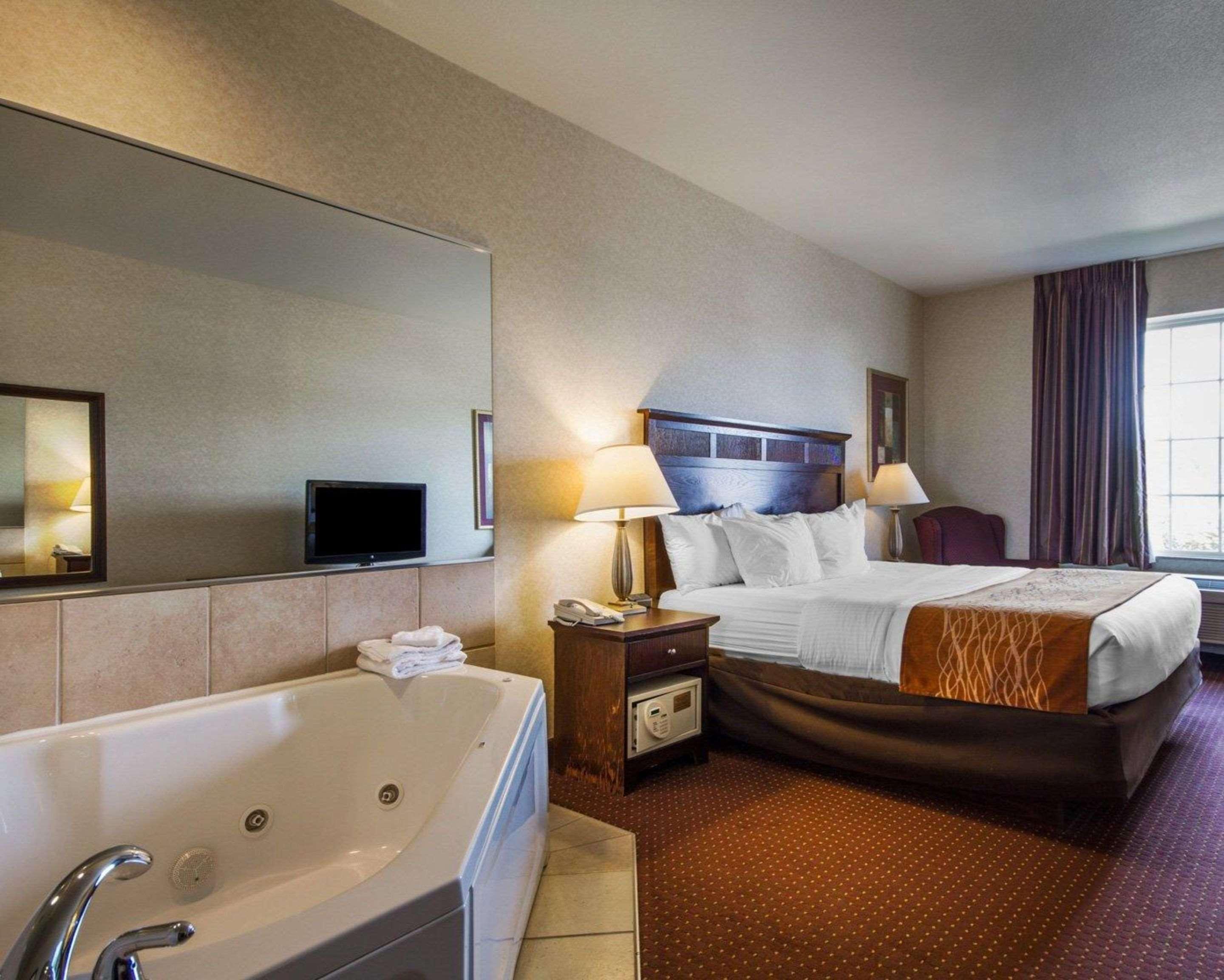 Comfort Inn & Suites Madison North Deforest Экстерьер фото