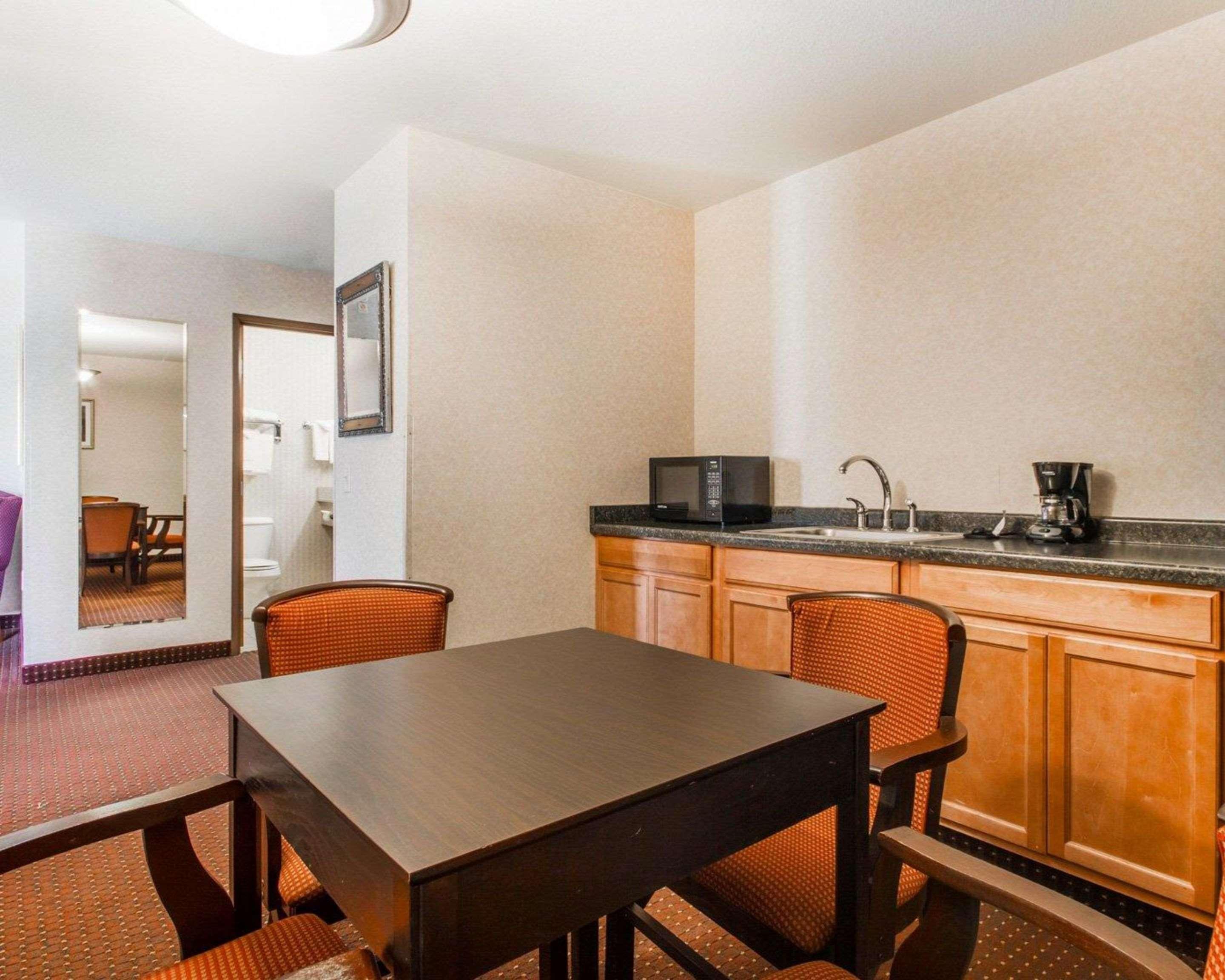 Comfort Inn & Suites Madison North Deforest Экстерьер фото