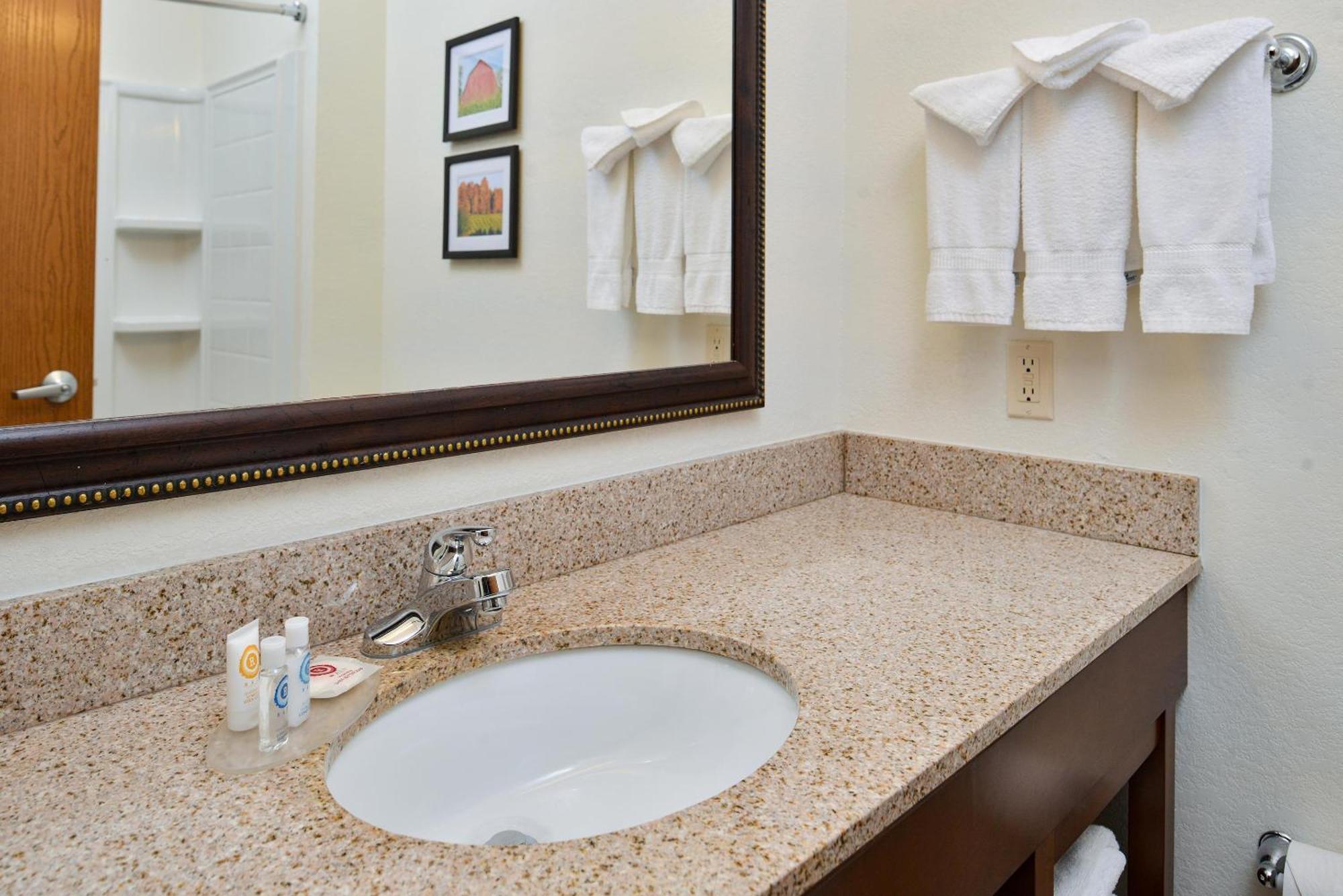 Comfort Inn & Suites Madison North Deforest Экстерьер фото