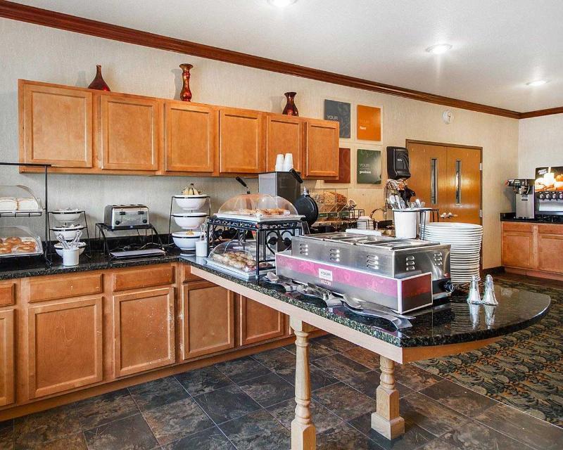 Comfort Inn & Suites Madison North Deforest Экстерьер фото